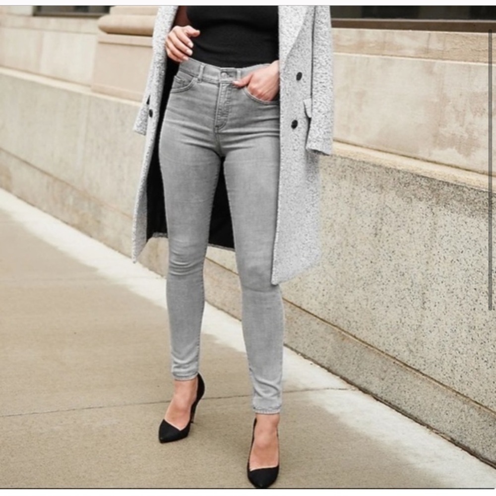 Express women’s light gray mid rise skinny jeans . Great condition.  Size 8